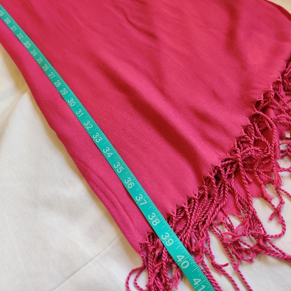 100% Rayon Hot Pink Scarf - Picture 5 of 5